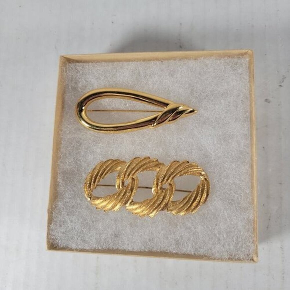 Vintage Napier Set of 2 Gold Tone Classic Feminine Elegant Grannycore Brooches